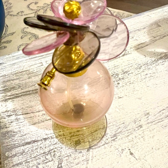 VINTAGE PINK GLASS PERFUME BOTTLE WITH FLORAL TOP - Picture 7 of 8